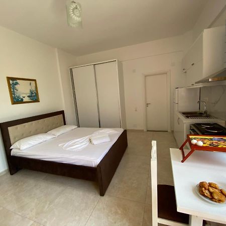 Am Apartment Sarandë Esterno foto
