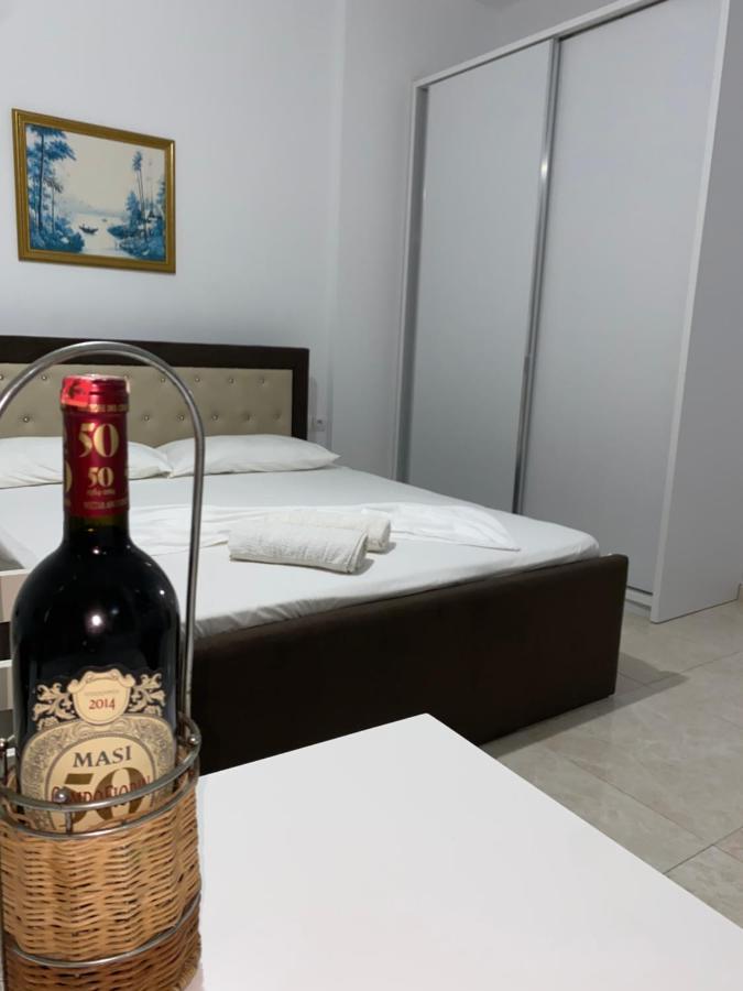 Am Apartment Sarandë Esterno foto